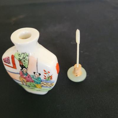 Asian Style Ceramic Snuff Bottles (D-EL)