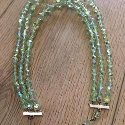 Beautiful vintage, limelight, green aurora borealis, multi strand, choker statement necklace very beautiful