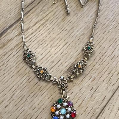 Beautiful vintage, Victorian, revival crystal multicolored, crystal drop dangle necklace, gold toned, very beautiful