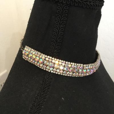 Beautiful vintage, Silver tone, iridescent, rhinestone choker necklace