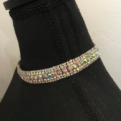 Beautiful vintage, Silver tone, iridescent, rhinestone choker necklace