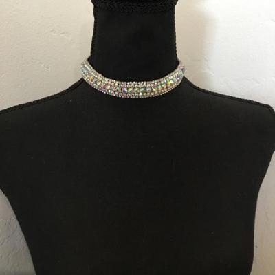Beautiful vintage, Silver tone, iridescent, rhinestone choker necklace