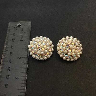 Vintage crystal/faux pearl clip on earrings
