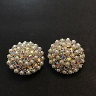 Vintage crystal/faux pearl clip on earrings