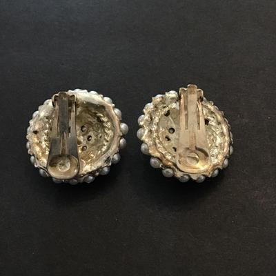 Vintage crystal/faux pearl clip on earrings