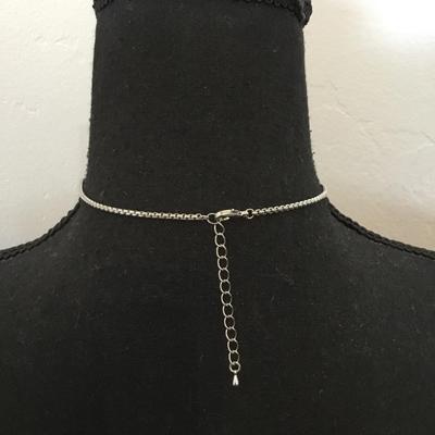 Beautiful, vintage, silver toned necklace