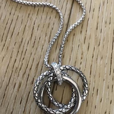 Beautiful, vintage, silver toned necklace