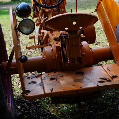 Sale Photo Thumbnail #10: electric start or crank, working 
This tractor has restoration and new parts
comes with manual and information from owner
RT 100
RE152B
RT364A
R3
24
RT 550, 551 
Please note winning bid is subject to personal reps' approval. see terms of auction