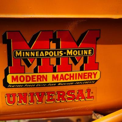Sale Photo Thumbnail #7: electric start or crank, working 
This tractor has restoration and new parts
comes with manual and information from owner
RT 100
RE152B
RT364A
R3
24
RT 550, 551 
Please note winning bid is subject to personal reps' approval. see terms of auction