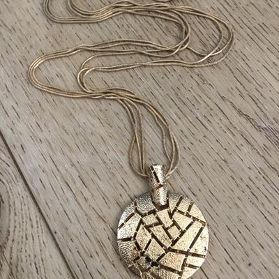 Beautiful gold tone plate, Napier long fashion necklace