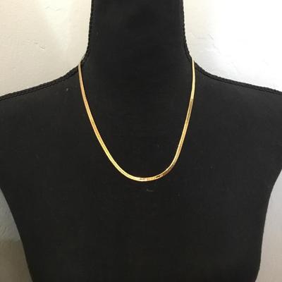 Beautiful very nice gold tone, flat chain necklace