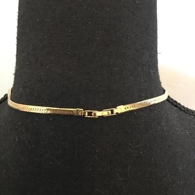 Beautiful very nice gold tone, flat chain necklace