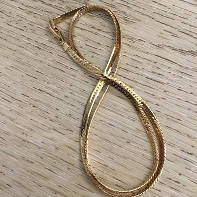 Beautiful very nice gold tone, flat chain necklace