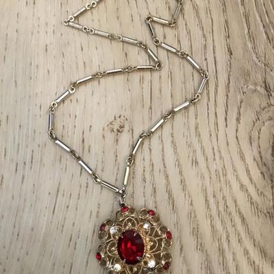 Beautiful vintage Victorian revival necklace