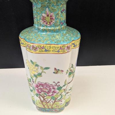 Sale Photo Thumbnail #486: A.C.F. Hand Decorated In Hong Kong Japanese Porcelain Ware Vase #1