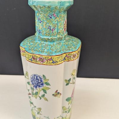 Sale Photo Thumbnail #487: A.C.F. Hand Decorated In Hong Kong Japanese Porcelain Ware Vase #1