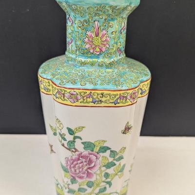 Sale Photo Thumbnail #493: A.C.F. Hand Decorated In Hong Kong Japanese Porcelain Ware Vase #2