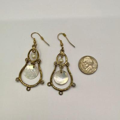 Sale Photo Thumbnail #287: For pierced ears, in good condition.