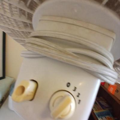 Multi speed free standing Galaxy fan with Vicks germ free humdifier