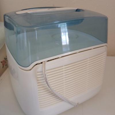 Multi speed free standing Galaxy fan with Vicks germ free humdifier