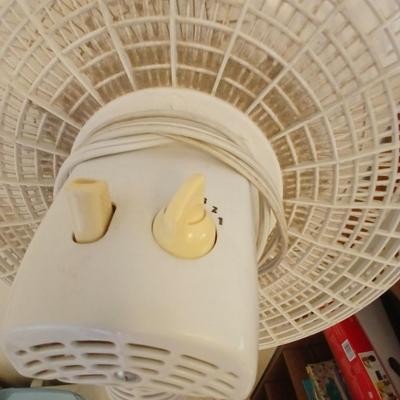 Multi speed free standing Galaxy fan with Vicks germ free humdifier