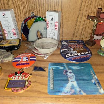 Wide variety of small collectables and shelf finds