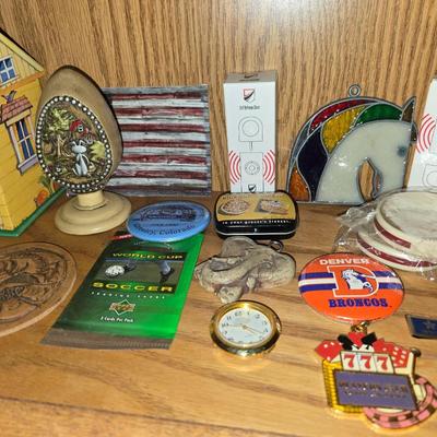 Wide variety of small collectables and shelf finds