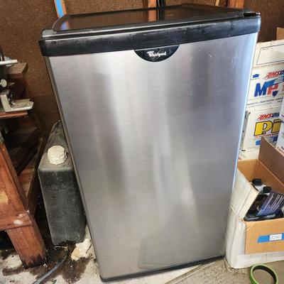 Whirlpool Mini Frige Under Counter Refrigerator w Freezer tested