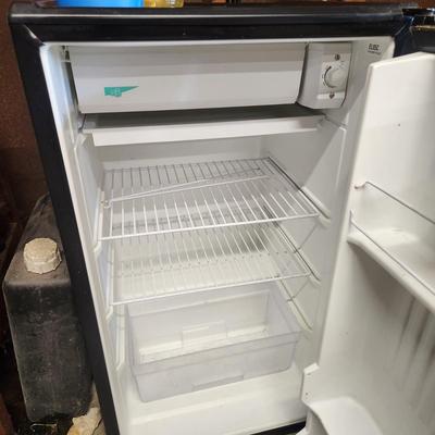 Whirlpool Mini Frige Under Counter Refrigerator w Freezer tested