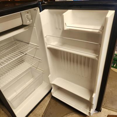 Whirlpool Mini Frige Under Counter Refrigerator w Freezer tested