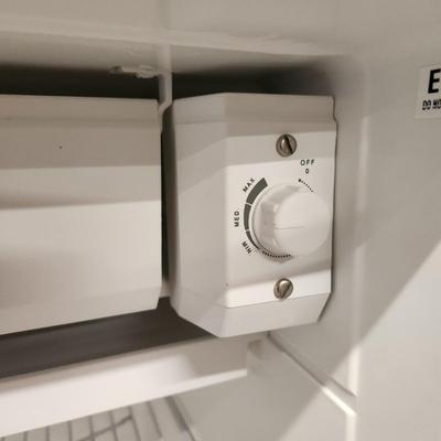 Whirlpool Mini Frige Under Counter Refrigerator w Freezer tested