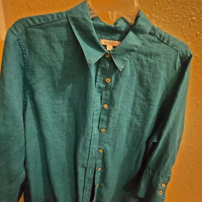 Two omen's long sleeve tops with two light weight Jackets Arizona Jean Co. & made for life