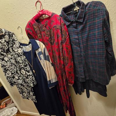 Two women's dresser and two pant / shirt sets - Lands' end - Soma =