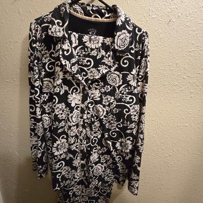 Two women's dresser and two pant / shirt sets - Lands' end - Soma =