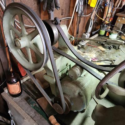 Vintage South Bend Lathe Works 644R includes all parts Cabinet and contents