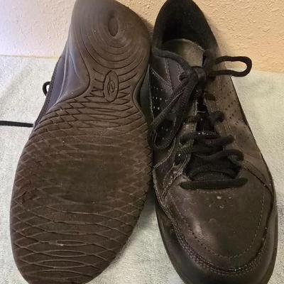 There pairs of size 9 tennis shoes - Sketchers - Dr. Scholls -