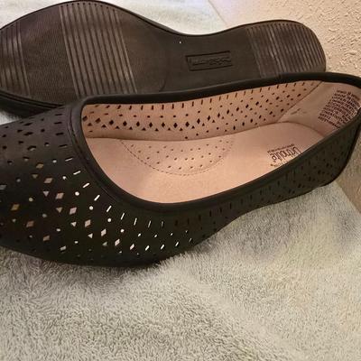 Two pairs of flats and a pair of sandals - 9W