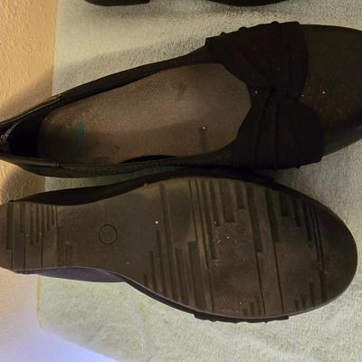 Two pairs of flats and a pair of sandals - 9W