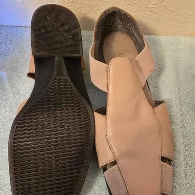 Two pairs of flats and a pair of sandals - 9W
