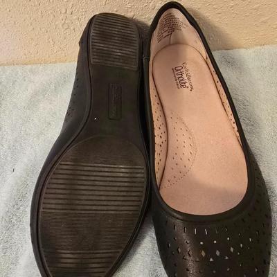 Two pairs of flats and a pair of sandals - 9W
