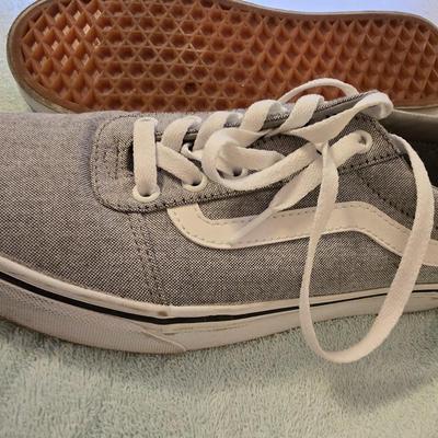 Like new - With original box Size 9 Vans shoes