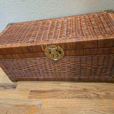 Wicker trunk with two small footstools