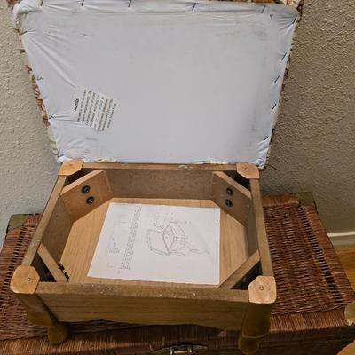 Wicker trunk with two small footstools