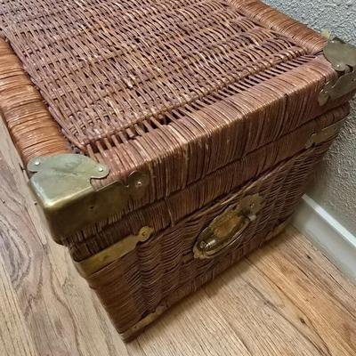 Wicker trunk with two small footstools