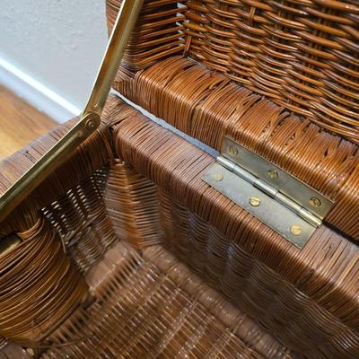 Wicker trunk with two small footstools