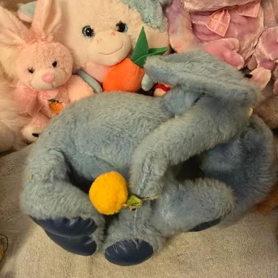 Children's plush animals with vintage Horton and Pooh bear!