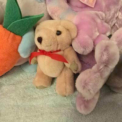Children's plush animals with vintage Horton and Pooh bear!