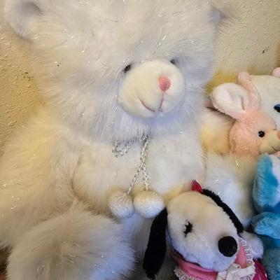 Children's plush animals with vintage Horton and Pooh bear!