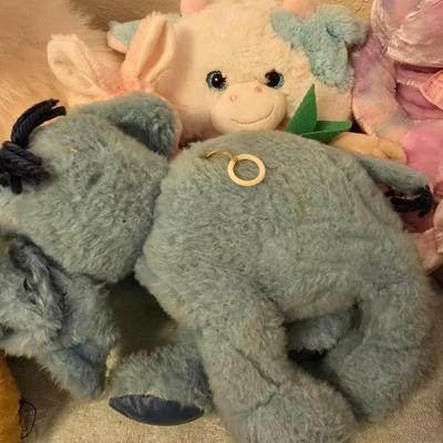 Children's plush animals with vintage Horton and Pooh bear!
