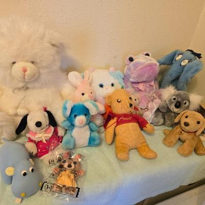 Children's plush animals with vintage Horton and Pooh bear!